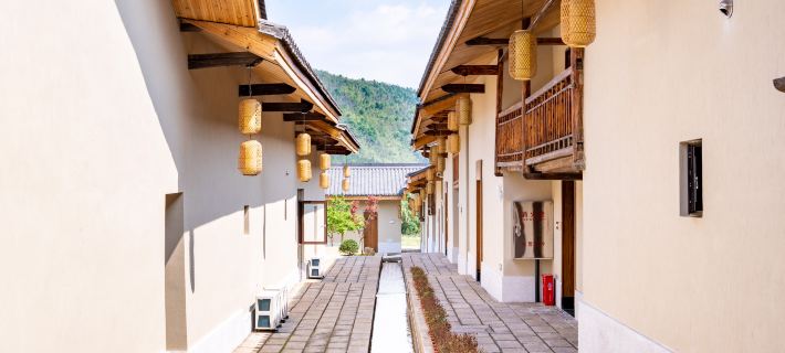 Longnan Qianxin Town Mountainside Hot Spring Resort Hotel Hotéis em Condado de Longnan