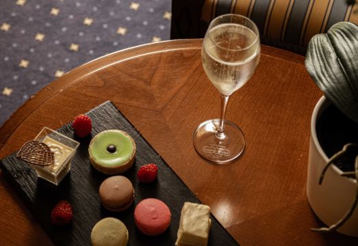 호텔 엣 센터 테르말 디베르동-레-방 외관