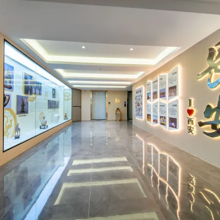 Huayu Hotel (Huimin Street Branch of Xi'an Zhonglou Subway Station)