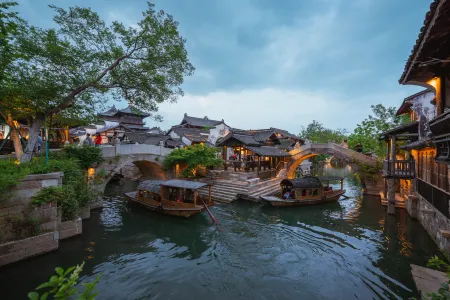 Puyuan Fashion Ancient Town Xiushui Inn Отели в г. Тунсян