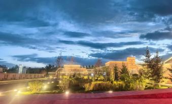 Delingha Shicheng Garden Hotel