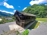 Tujia Diaojiaolou Ancient Village Homestay (Lichuan) 리촨 호텔