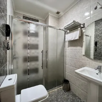 MARİS HOTEL BAKU Отели рядом с достопримечательностью «Крепость Рамана»