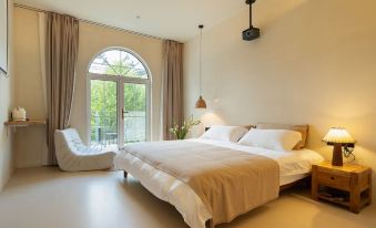 Chunye Design Homestay (Wuzhen Xizha Scenic Area)
