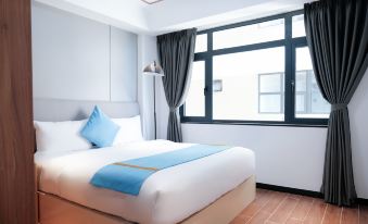 Golden Seagulls Hotel (Free Airport Shuttle Service)