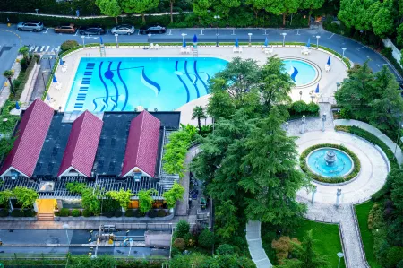 Miramar Apartment Отели рядом с достопримечательностью «Shanghai Normal University Stadium (Xuezheng Road)»