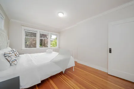 Elegant 3BR W Vancouver near UBC/ Free Parking Отели рядом с достопримечательностью «UBC Extended Learning»