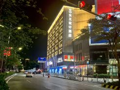Queen Design Hotel (Qiandeng Lake Resort Guicheng Subway Station Branch)