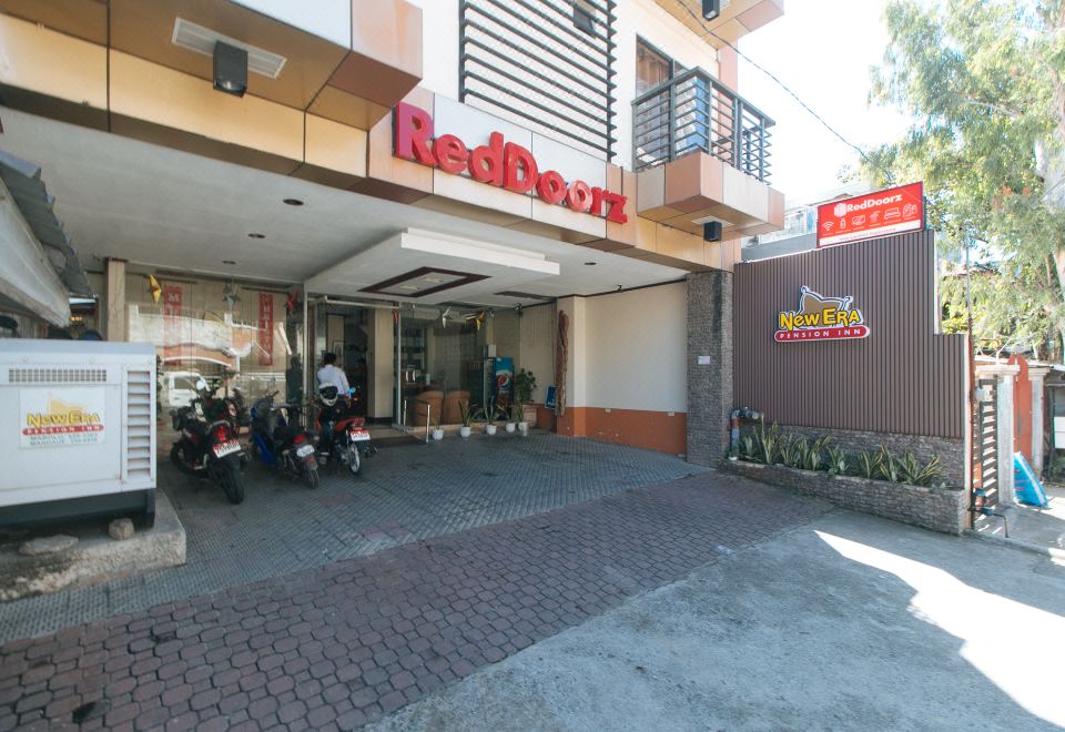 3. RedDoorz..