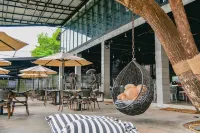 Macchiato Resort Hotels in Саваннакхет