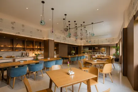 Ben Hotel Отели рядом с достопримечательностью «Zunyi Ocean World»