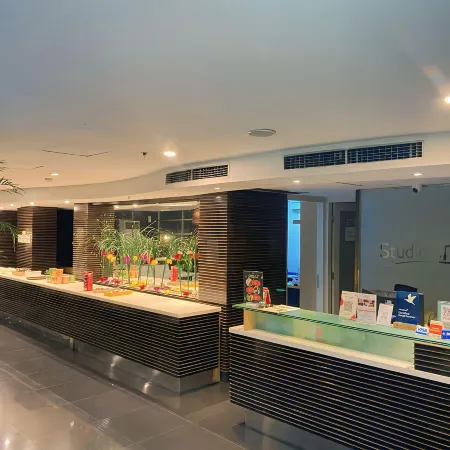Studio One Thamrin Hotel Отели рядом с достопримечательностью «Плаза Сенаян»