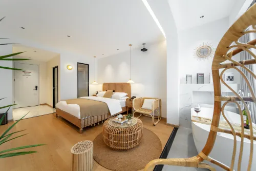 Nanping Hotel, Xi'anbo, China (Wuyuan Street) - Mountain view