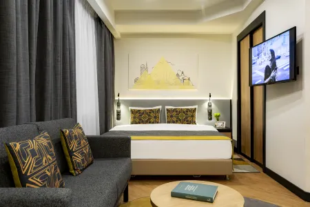 Citadines City Centre Tbilisi Отели рядом с достопримечательностью «Памятник  Церетели и Чавчавадзе»