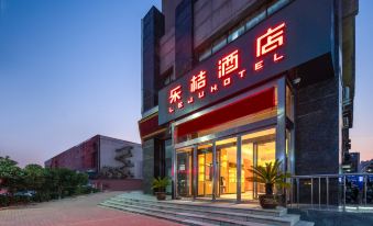 LE JU Hotel (Zhengzhou Zhongzhou Avenue Zhongyuan International Exhibition Center)