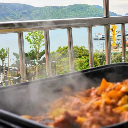 Ha-Wahyeon HOUSE: Great location, views and vibe!