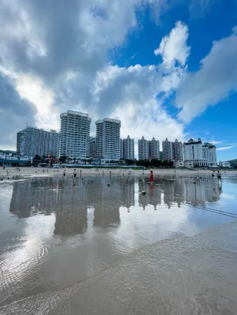 Gold Coast Left Bank Hotel Отели рядом с достопримечательностью «Qing'aowan Astronomy Square»