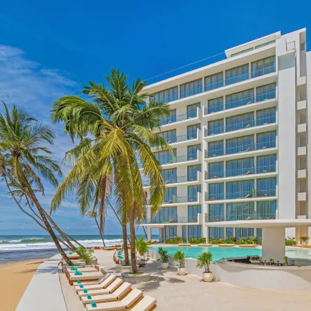 Radisson Collection Resort & Spa, Galle Отели рядом с достопримечательностью «Пляж Koggala»