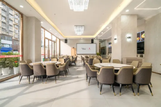 Jifeng International Hotel (Nanbu County Branch)