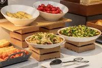 City Cheerful Hotel (Nanzhang Railway Station Shuijing Plaza)