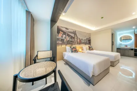 U TOR Yaowarat - Bangkok Chinatown Отели рядом со станцией Бангбамру