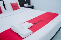 RedDoorz @ Hening Homestay
