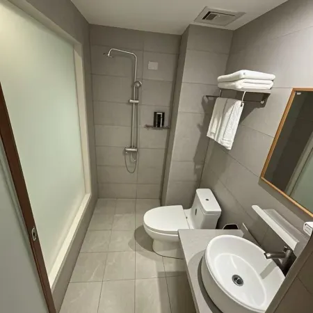 Lingao Junhao Business Hotel