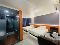 18 Yun Hotel (Wuzhou Qiloucheng Pedestrian Street Customs Site) - Pet friendly
