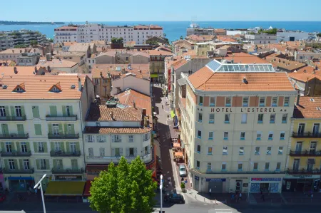 Hôtel L'Estérel - Cannes Отели рядом с достопримечательностью «Rue Meynadier»