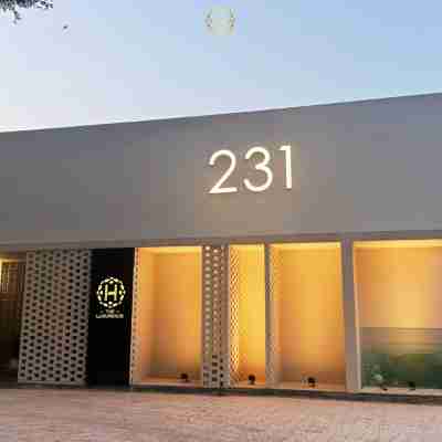 The Luxurious 231, Lake House Villa Hotel Exterior
