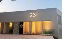 The Luxurious 231, Lake House Villa