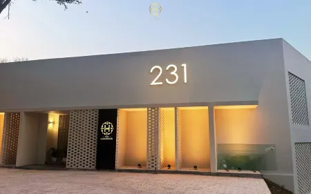 The Luxurious 231, Lake House Villa Отели в г. Pegoh