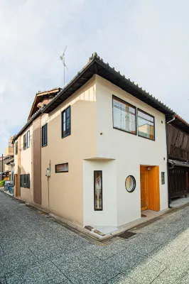 NEW!  5 minutes from JR Tambaguchi Station, Modern Japanese Style, Beautiful 2 Floor Townhouse