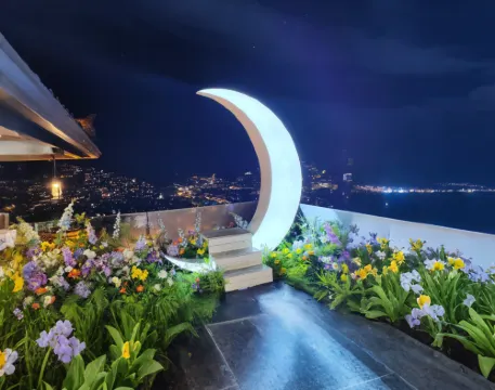 Baoyuelou · C-Position Scenic Vacation Boutique Stay (Xijiang Qianhu Miao Village Observation Deck)