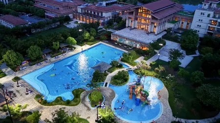 Crowne Plaza Huzhou Отели рядом с достопримечательностью «Qianyuan Garden»