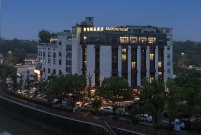 MaXim Hotel Отели в г. Юнкан