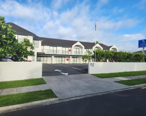 Botany Palms Motel Hotels near Howick