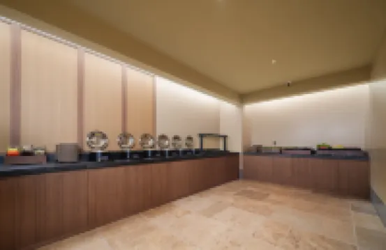 大連星海廣場百年城雕海景亞朵酒店