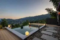 Chenyunxuan·Cloud Pool Panoramic Hotel (Jinfo Ding No.3 Observation Deck Branch)