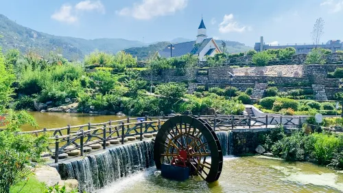 Yingzhigu Holiday Hotel فنادق في منغ يين