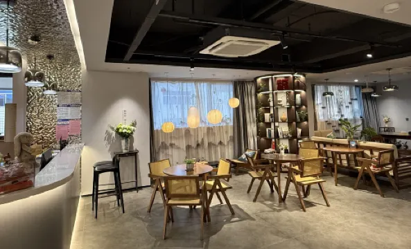 Jinghou Youth Hostel (Sanfang Qixiang Branch)
