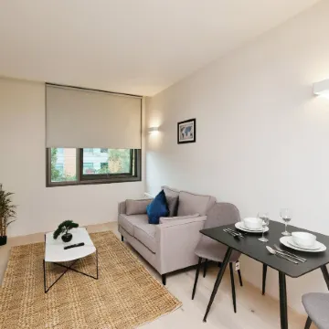Modern 1 Bed Apt Near Ascot- with parking