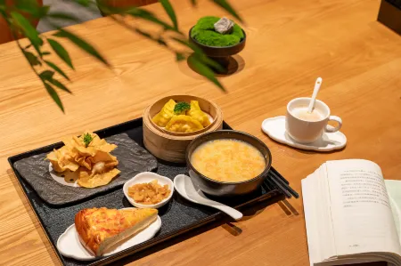 The Moment Hotel Отели рядом с достопримечательностью «Guangdong Technical College of Water Resources and Electric Engineering Tianhe Campus»