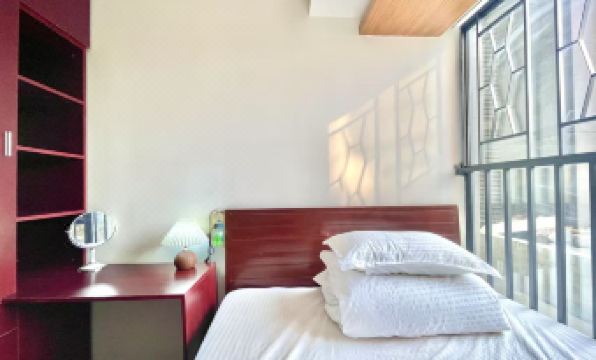 Qiq i Pure Female Youth Boutique Hostel (Jingxi Nanfang Hospital Branch)