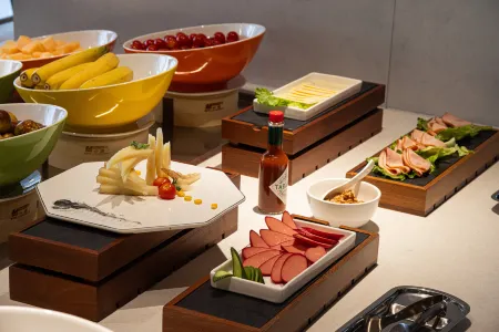 Home2 Suites by Hilton Changzhou Tianning Отели рядом с достопримечательностью «Changzhou Open University (Laodong West Road Campus)»