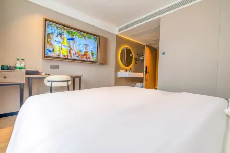 Qianyue Hotel (Luodian Pearl Plaza) Отели рядом с достопримечательностью «Moon Bay Health and Wellness Resort»