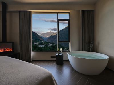 Alpenglow Resort Manor, Danba