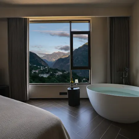 Alpenglow Resort Manor, Danba