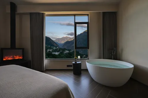 Alpenglow Resort Manor, Danba