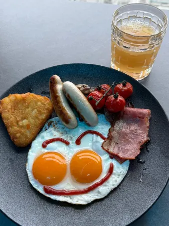 Motto by Hilton Hong Kong SoHo Отели рядом с достопримечательностью «Монастырь Пристань Трапписта»